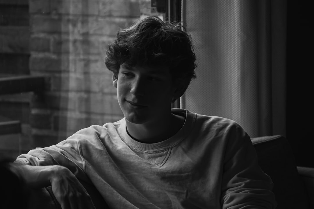 Portrait of a young Belgian economics journalist with curly hair